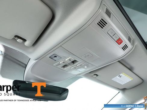 Used 2023 Volkswagen Taos SE w/ Panoramic Sunroof Package FWD image 26