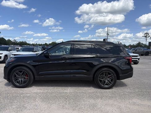 Used 2025 Ford Explorer ST RWD image 3