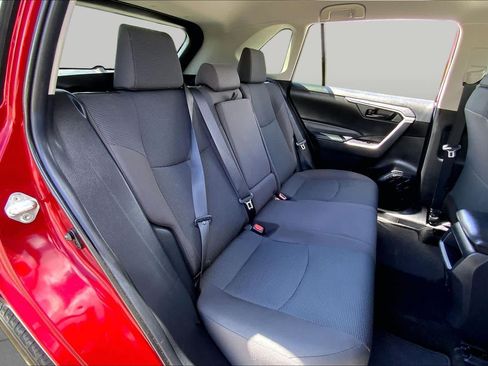 Used 2021 Toyota RAV4 LE FWD image 19