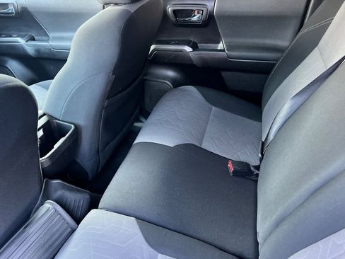 Used 2021 Toyota Tacoma TRD Off-Road image 4