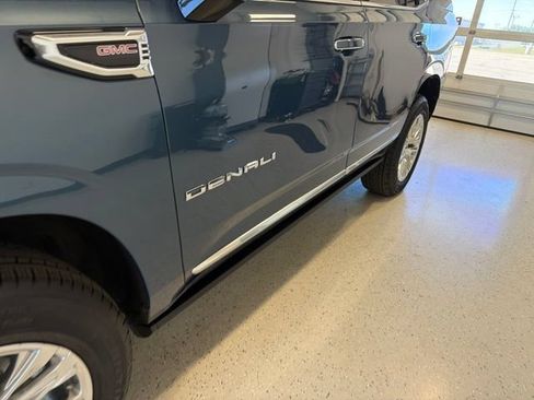 Used 2026 GMC Yukon Denali w/ Sun & Power Step Package AWD/4WD image 11