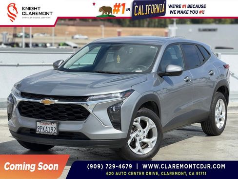 Used 2024 Chevrolet Trax LS w/ LS Convenience Package image 1