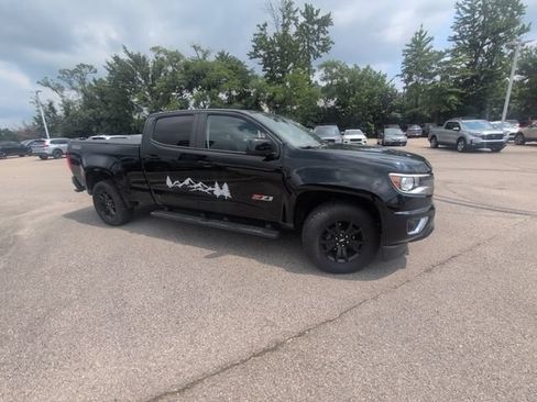 Used 2017 Chevrolet Colorado Z71 w/ Z71 Midnight Edition AWD/4WD image 4