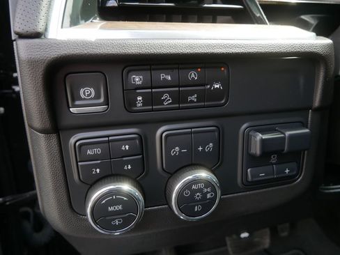 Used 2025 Chevrolet Suburban High Country AWD/4WD image 16