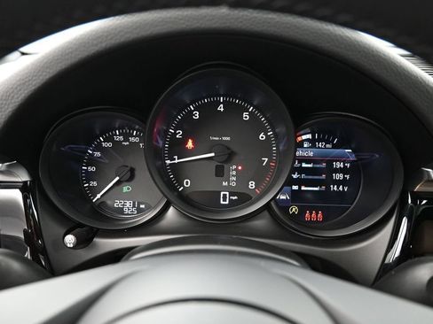 Certified 2023 Porsche Macan AWD/4WD image 12