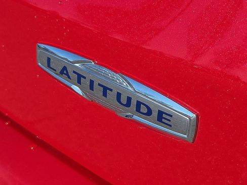 Used 2024 Jeep Compass Latitude AWD/4WD image 8