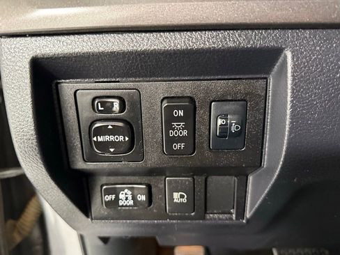 Used 2018 Toyota Tundra SR5 w/ SR5 Upgrade Package image 13