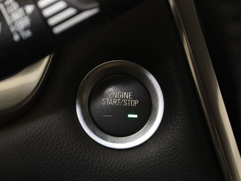 Used 2020 Chevrolet Traverse LT image 30