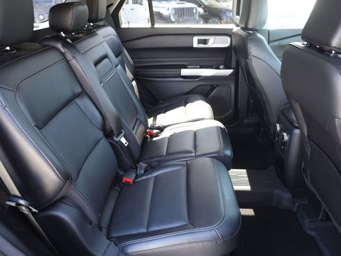 Used 2021 Ford Explorer Limited w/ Hybrid Equipment Group 310A AWD/4WD image 17