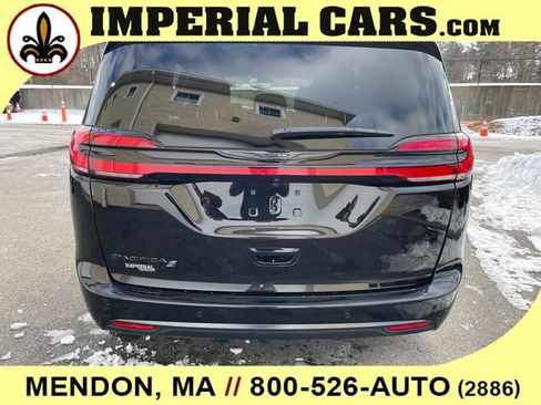 New 2026 Chrysler Pacifica Select image 11