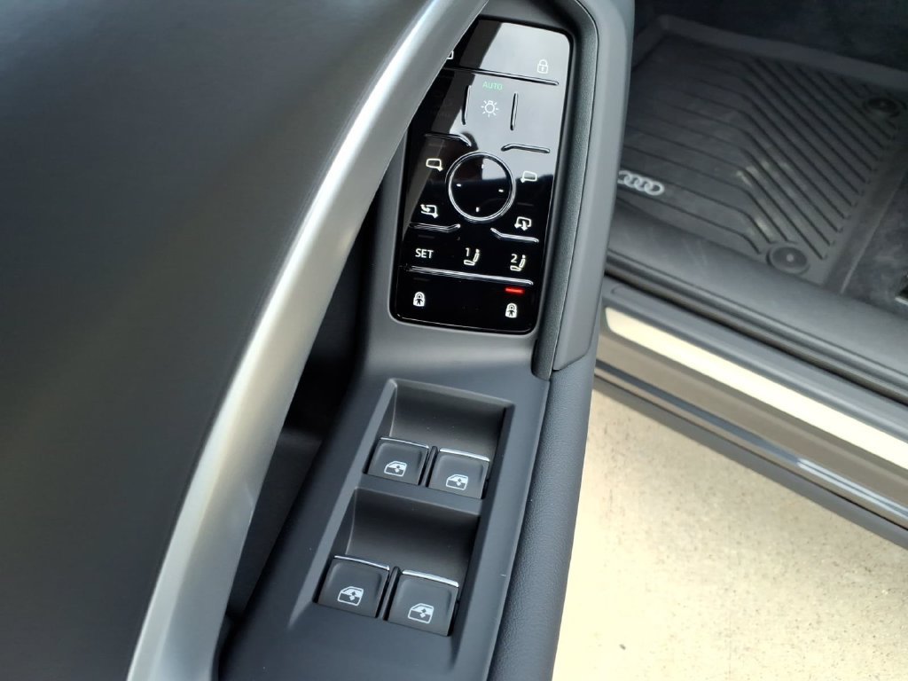 Used 2025 Audi Q5 Premium AWD/4WD image 24