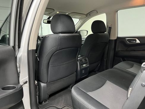 Used 2018 Nissan Pathfinder SV FWD image 45