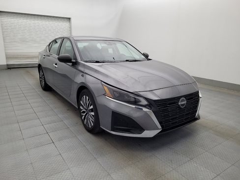 Used 2024 Nissan Altima 2.5 SV image 13