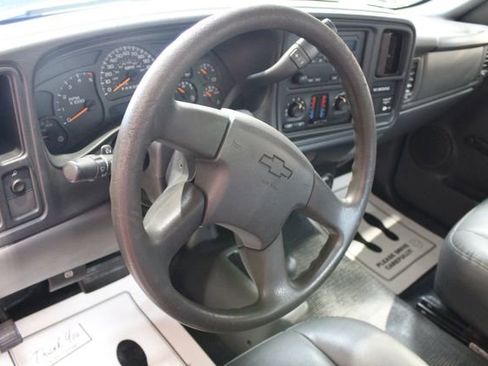 Used 2006 Chevrolet Silverado 2500 W/T w/ Heavy-Duty Power Package image 18