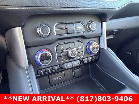 Used 2022 GMC Yukon SLT w/ SLT Premium Package image 14