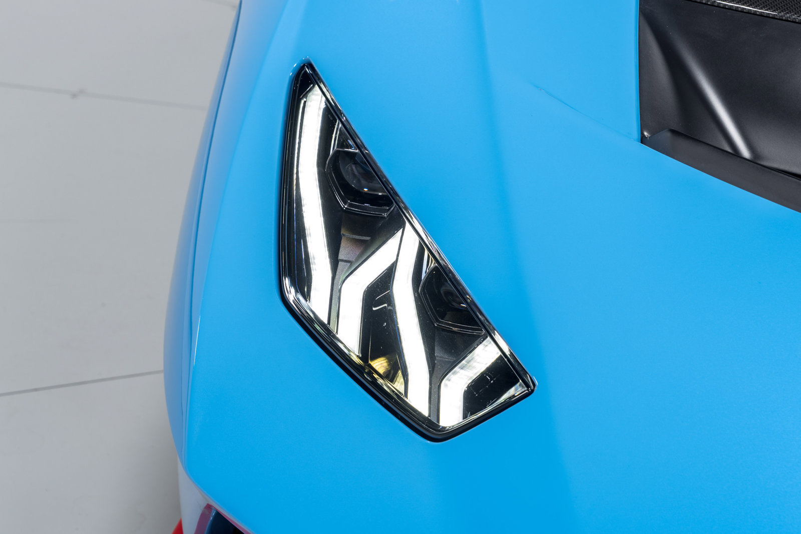 Used 2024 Lamborghini Huracan STO RWD image 43