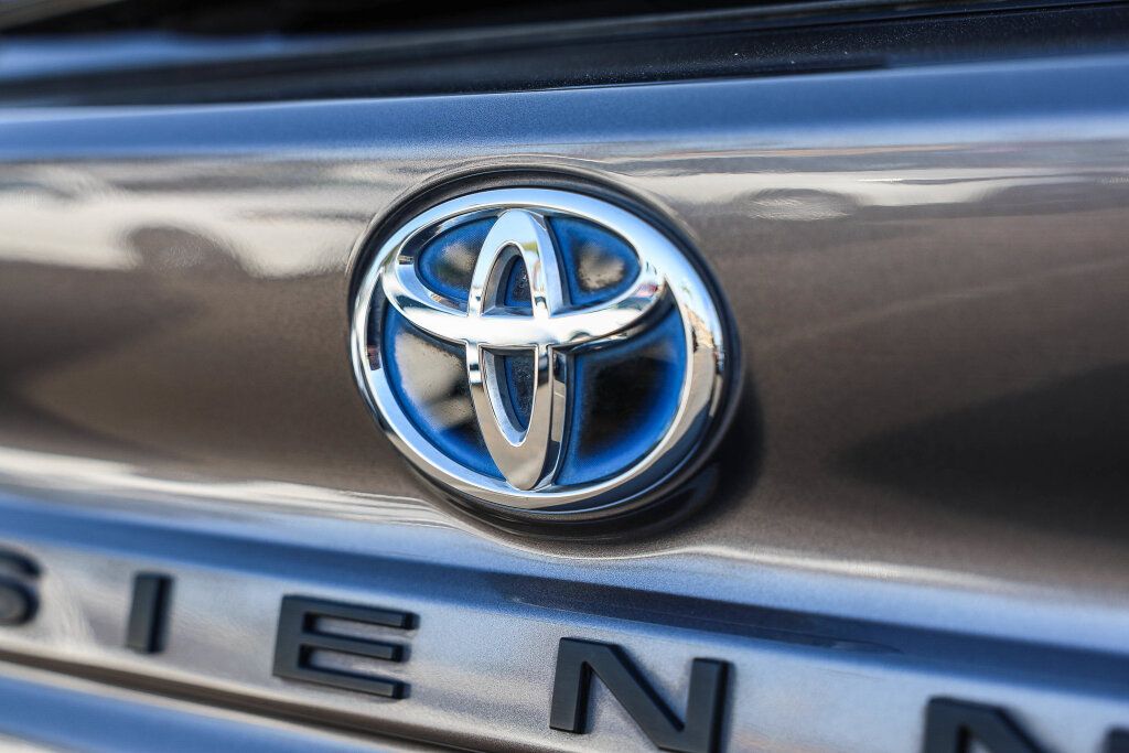 Certified 2023 Toyota Sienna LE w/ LE Plus Package FWD image 25