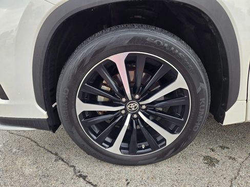 Used 2021 Toyota Highlander XSE AWD/4WD image 4