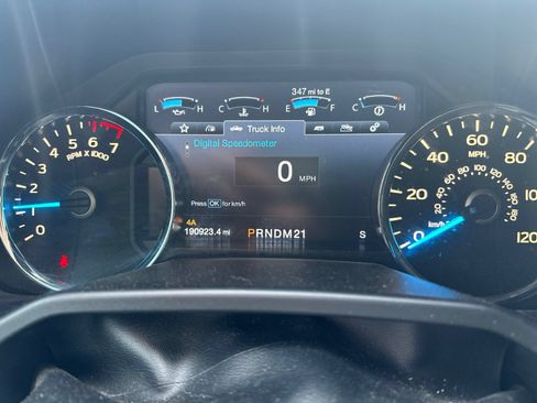 Used 2015 Ford F150 Platinum w/ Equipment Group 701A Luxury AWD/4WD image 15