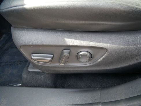 Used 2022 Toyota Highlander XLE image 16