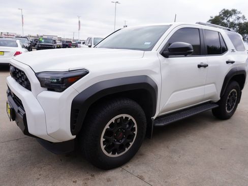 Used 2025 Toyota 4Runner TRD Sport Premium image 3
