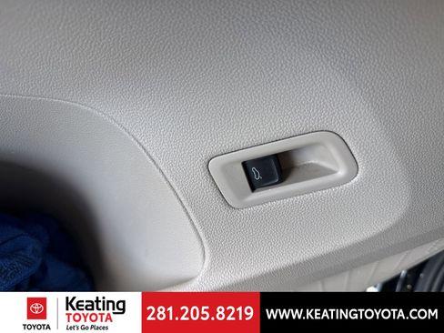 Used 2024 Volkswagen Atlas SE w/ Panoramic Sunroof Package image 13