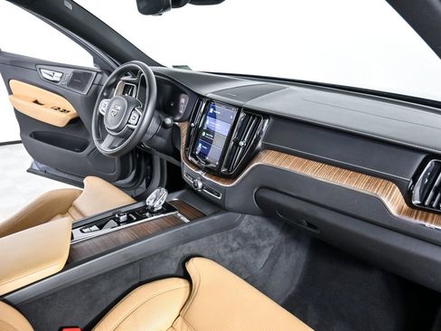 Used 2022 Volvo XC60 B5 Inscription w/ Climate Package image 27