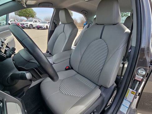 Used 2022 Toyota Camry SE image 14