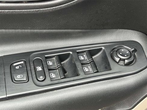 Used 2016 Jeep Renegade 75th Anniversary image 11