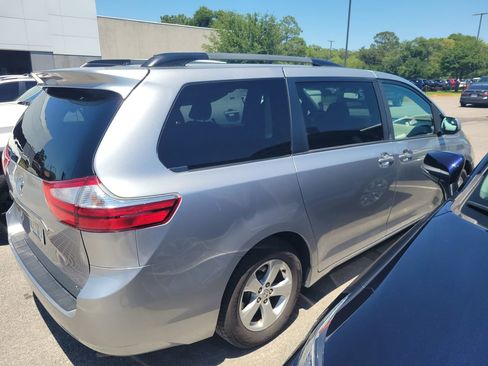 Used 2015 Toyota Sienna LE FWD image 6
