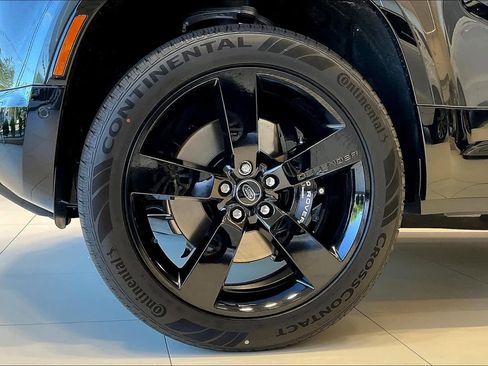 New 2024 Land Rover Defender 90 V8 image 14