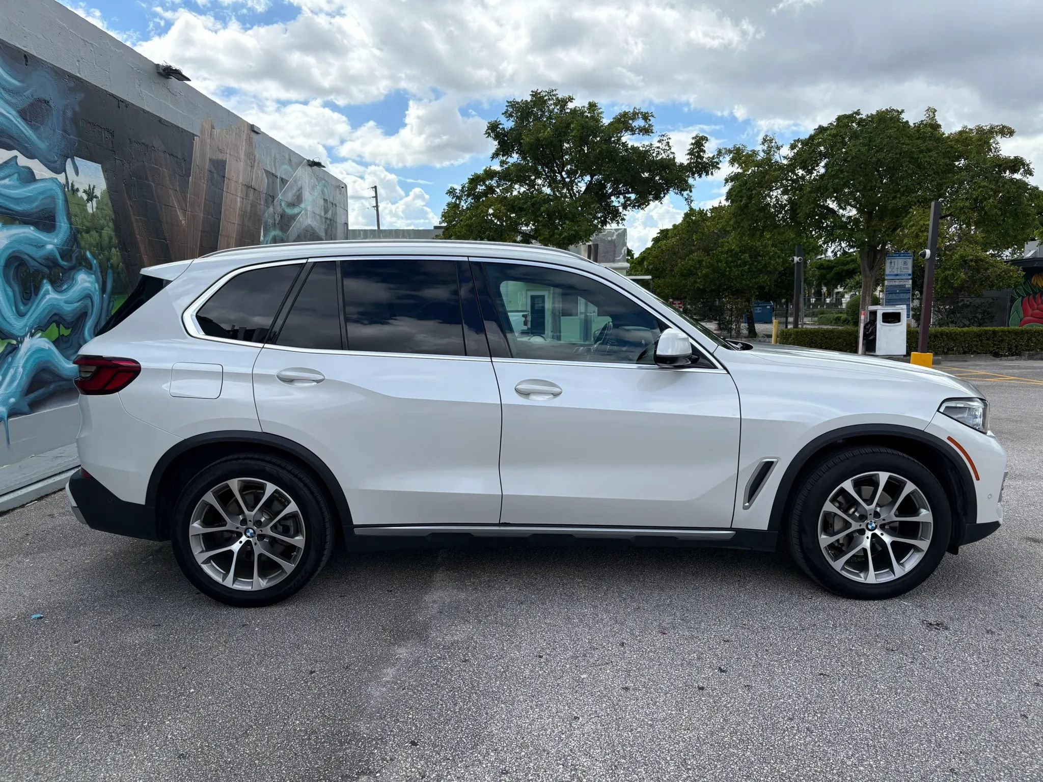 Used 2019 BMW X5 xDrive40i w/ Premium Package AWD/4WD image 6