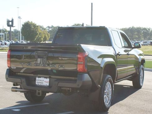 Used 2024 Toyota Tacoma SR image 16