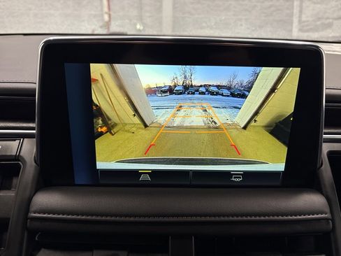 Used 2024 Chevrolet Suburban LT image 35