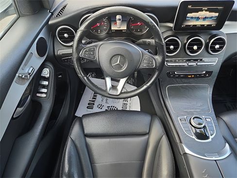 Used 2019 Mercedes-Benz GLC 300 4MATIC image 9