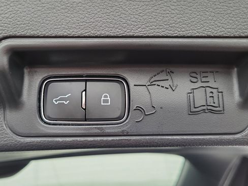 Used 2022 Ford Explorer Limited w/ Equipment Group 301A image 9