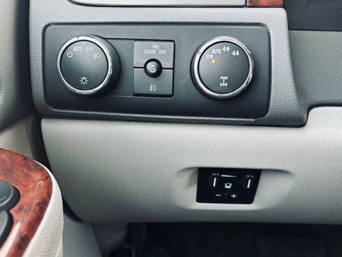 Used 2014 Chevrolet Tahoe LTZ image 27