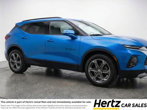 Used 2025 Chevrolet Blazer LT FWD image 1