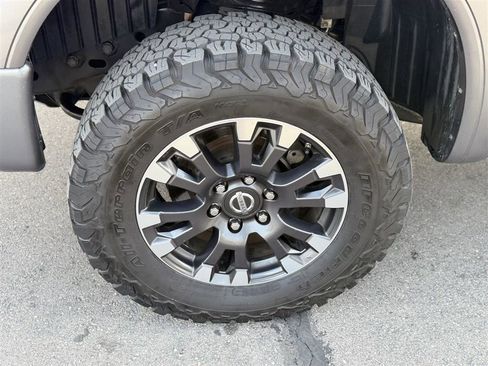 Used 2019 Nissan Titan PRO-4X w/ Pro-4x Convenience Package AWD/4WD image 15