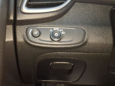 Used 2019 Chevrolet Trax LT w/ Driver Confidence Package image 16