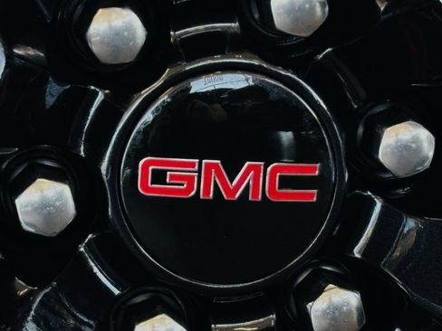 Used 2026 GMC Sierra 1500 AT4 w/ Technology Package AWD/4WD image 33