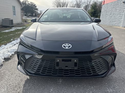 Used 2025 Toyota Camry SE image 9