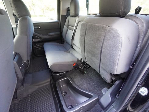 Used 2023 Nissan Frontier SV w/ SV Convenience Package RWD image 28