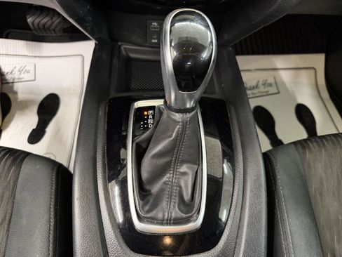 Used 2017 Nissan Rogue SV image 19