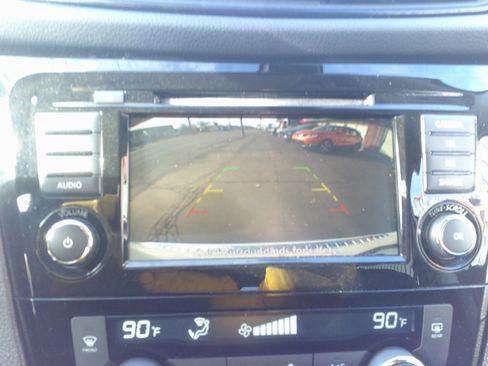 Used 2019 Nissan Rogue SV image 24