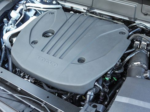 New 2026 Volvo XC60 B5 Ultra w/ Climate Package PRO image 14