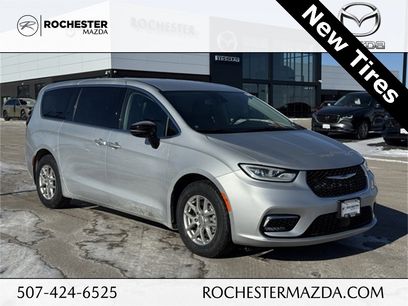 Used 2024 Chrysler Pacifica Touring-L