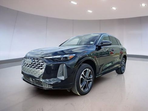 Used 2025 Audi Q5 Premium w/ Convenience Package image 5