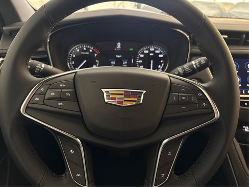 New 2025 Cadillac XT5 Luxury image 19