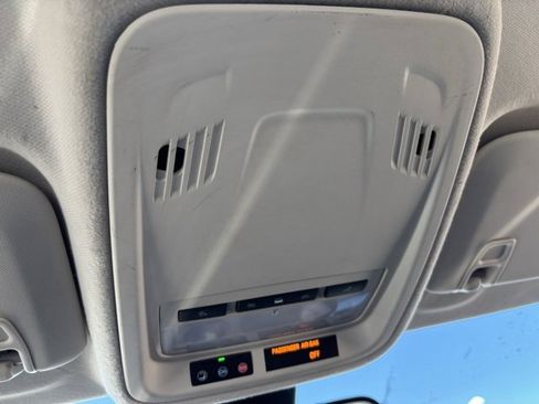 Used 2017 Chevrolet Cruze Premier image 11